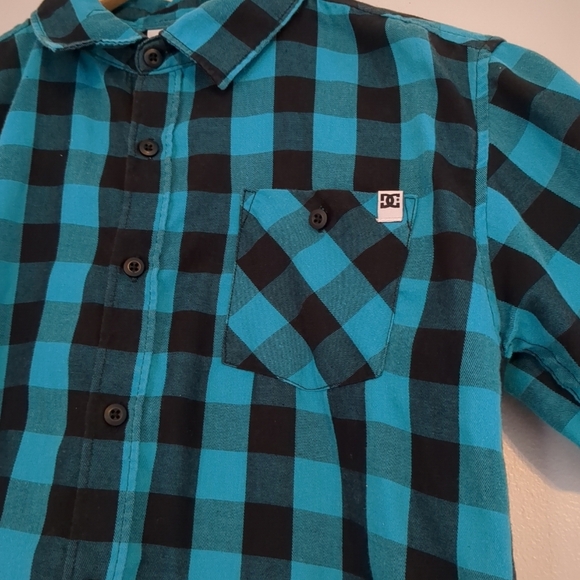 DC Plaid Button-Up Shirt Youth Boys 10/12 Medium Blue Plaid Skater Surfer Casual - Picture 3 of 7